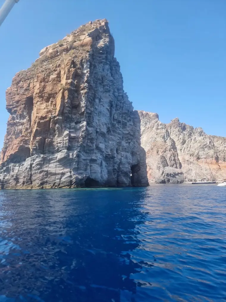 Caves and pumice cliffs